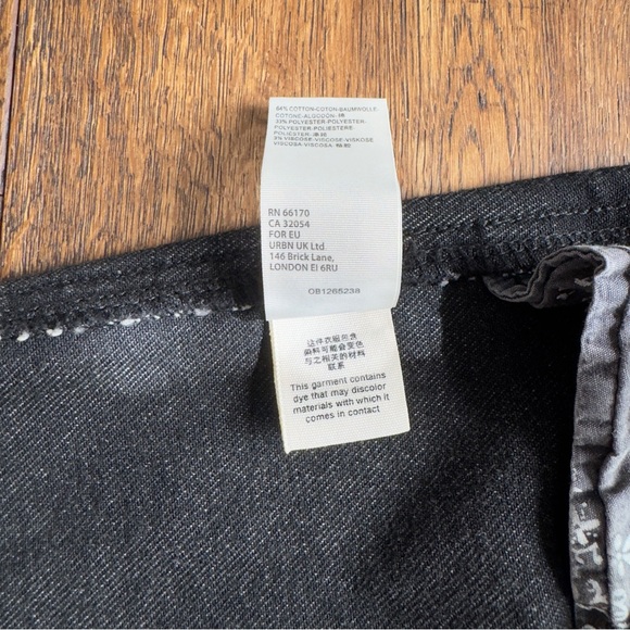 NWT- Free People Brea Cut Off dark Denim
Skirt size 28 - Picture 11 of 13